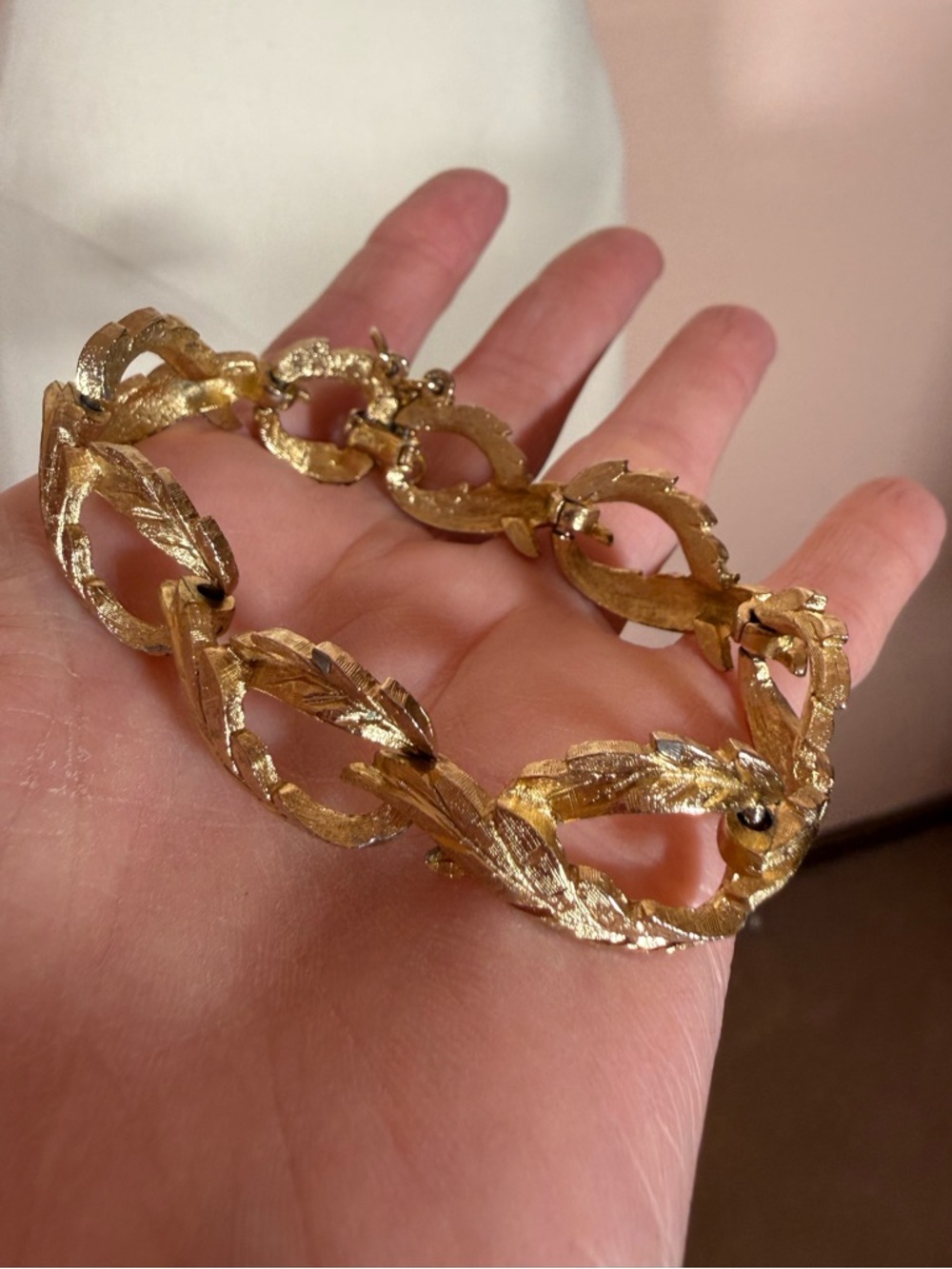 Monet Vintage 1950's Retro Renaissance Revival matte gold Leaf Bracelet 7 inch